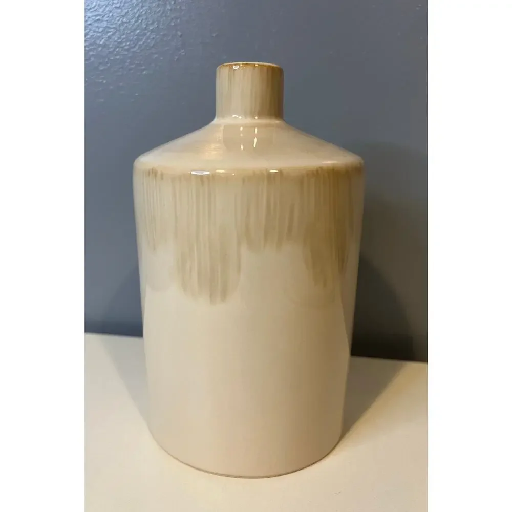 EUC Beautiful Cream Vase